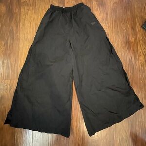 Reebok Wide Leg Wind Pants with Side Slits - Size Small